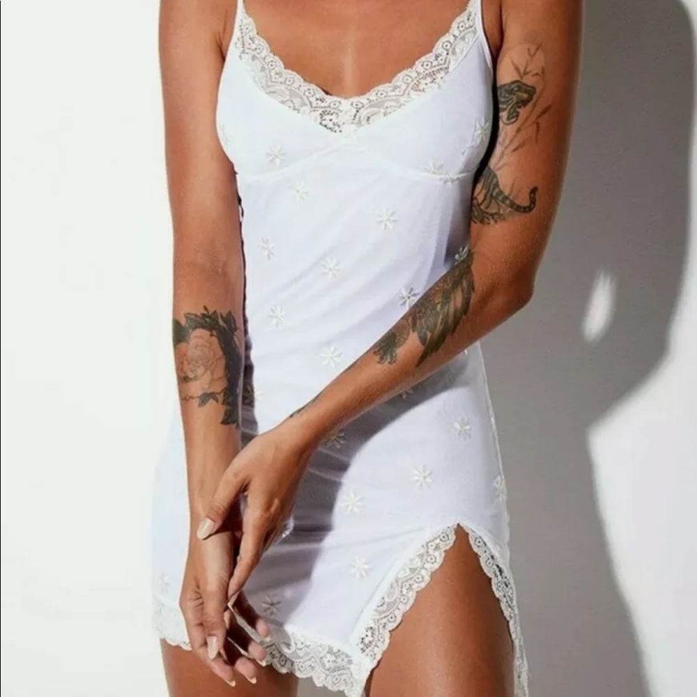 Motel Rocks Daisy Bodycon Dress White Daisy MEDIUM